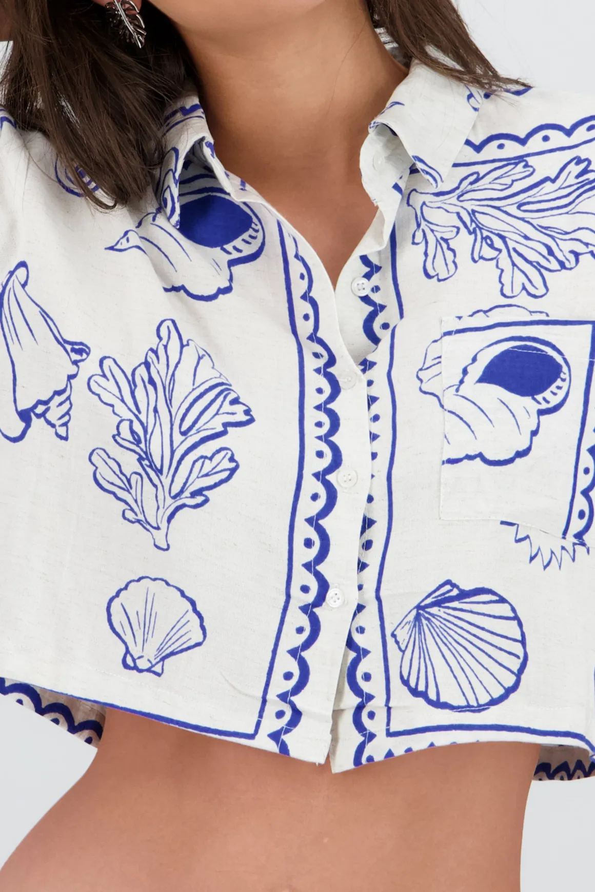 Camisa con mini prints de manga corta