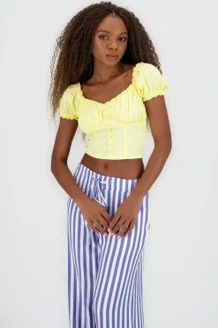 Camisa con pinzas y mangas abullonadas