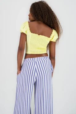 Camisa con pinzas y mangas abullonadas