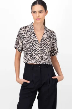Camisa crop animal print