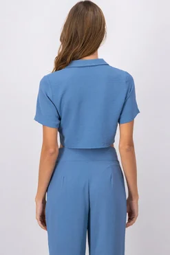 Camisa crop bolsillos