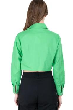 Camisa crop bolsillos frontales