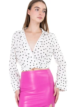 Camisa crop cruzada polka dots
