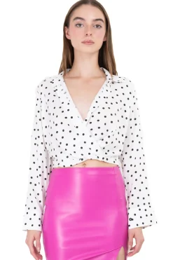 Camisa crop cruzada polka dots