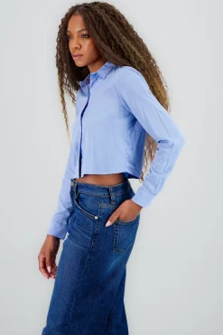 Camisa crop detalle abertura espalda