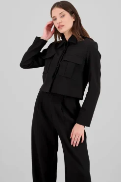 Camisa crop detalle bolsas 3D