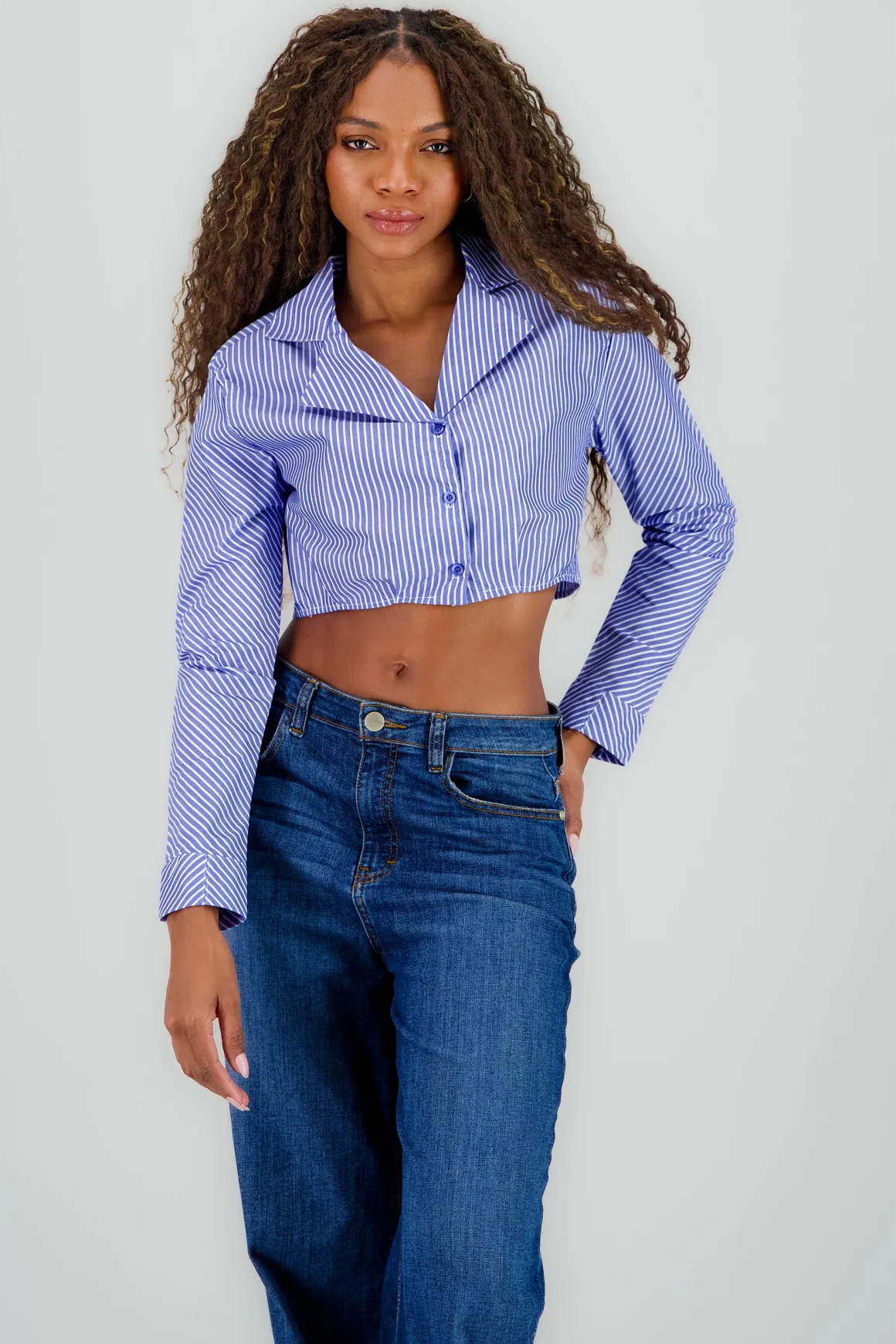 Camisa crop detalle cuello pinzas