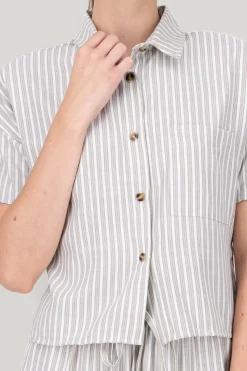 Camisa crop ligera manga corta