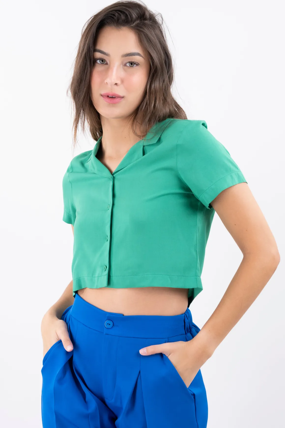 Camisa crop lisa manga cortqa