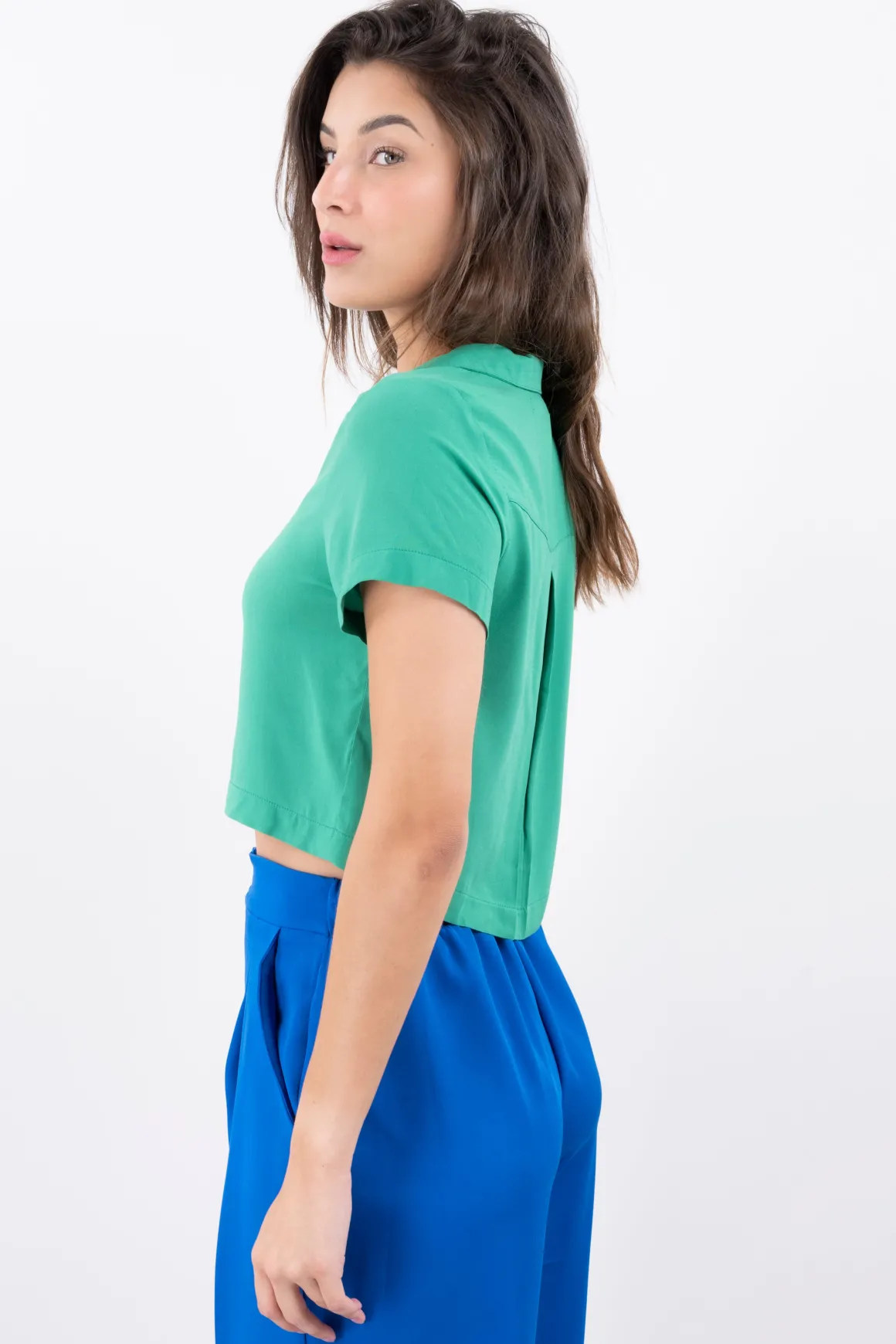 Camisa crop lisa manga cortqa