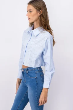 Camisa crop líneas brillosas