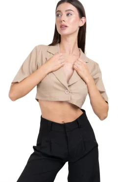 Camisa crop manga corta