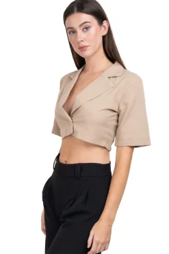 Camisa crop manga corta