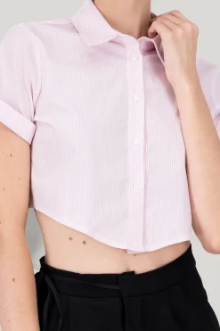 Camisa crop manga corta
