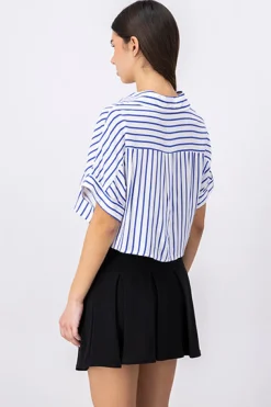 Camisa crop manga corta amplia