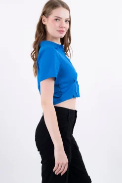 Camisa crop manga corta pinzas