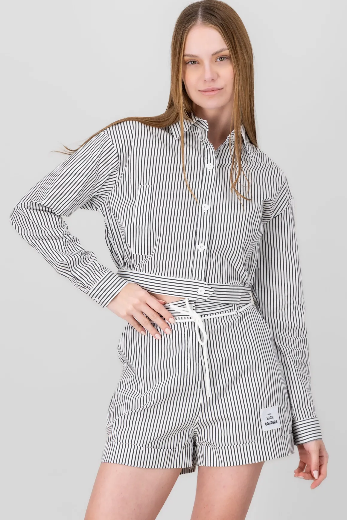 Camisa crop rayas detalle bolsas