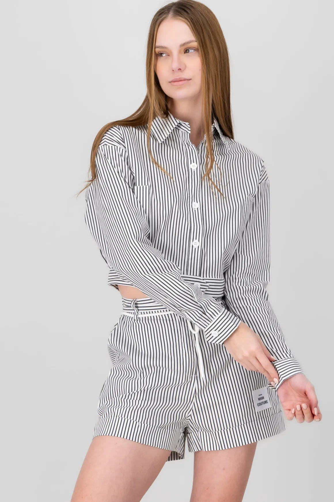 Camisa crop rayas detalle bolsas