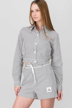 Camisa crop rayas detalle bolsas