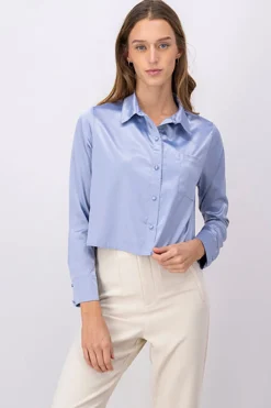 Camisa Crop Satinada Bolsillo