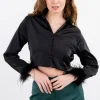 Camisa crop satín plumas