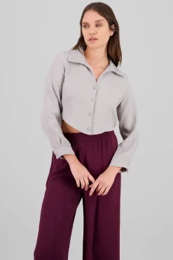 Camisa detalle cuello botones textura