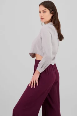 Camisa detalle cuello botones textura