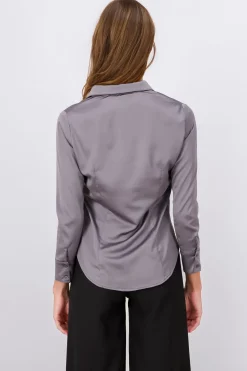 Camisa lisa manga larga pinzas