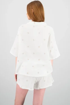 Camisa manga corta con flores bordadas