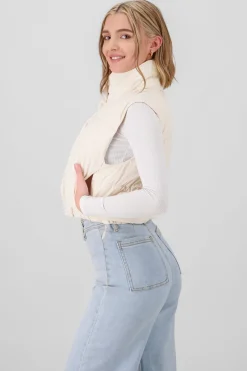 Chaleco con cuello alto liso