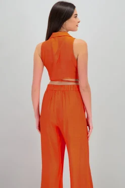 Chaleco crop detalle amarre