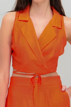 Chaleco crop detalle amarre