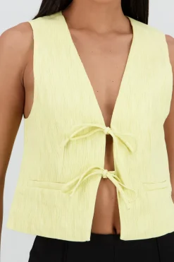 Chaleco detalle textura lazos