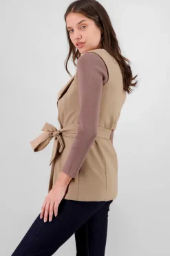 Chaleco largo detalle botones