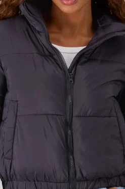 Chamarra capitonada cuello alto