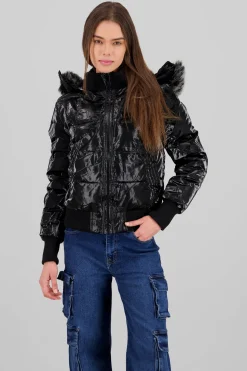 Chamarra con volumen y peluche