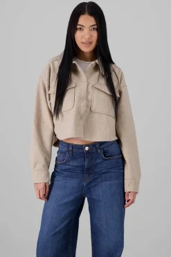 Chamarra corta lisa con bolsas