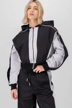 Chamarra ligera detalle contraste