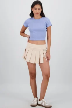 Falda corta tableada con cinturon