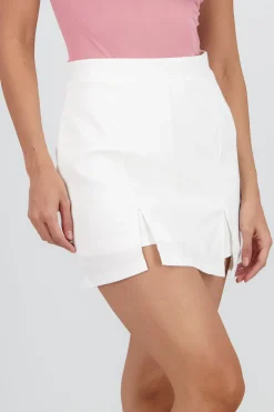 falda mini pretina detalle cortes