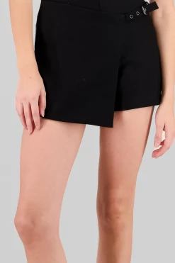 Falda short detalle cinturon