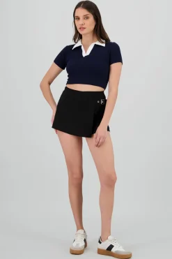 Falda short lisa con cinturon