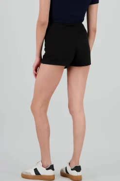 Falda short lisa con cinturon