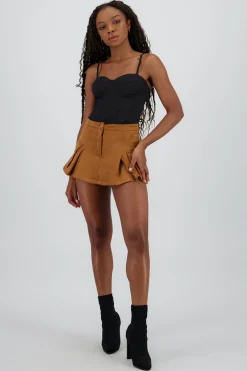 Falda short tableada gamuza