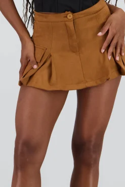 Falda short tableada gamuza