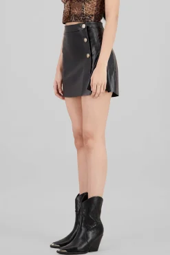 Flada mini tipo piel con botones