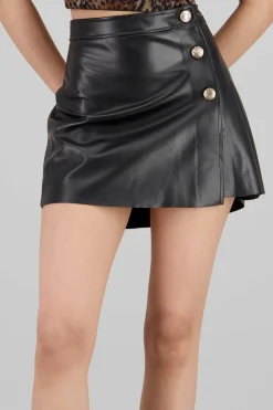 Flada mini tipo piel con botones