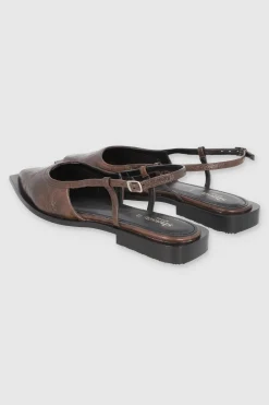 Flat suela ancha slingback crack