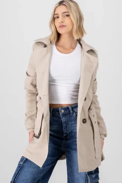 Gabardina ajustada capucha