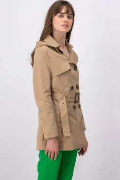 Gabardina ajustada capucha